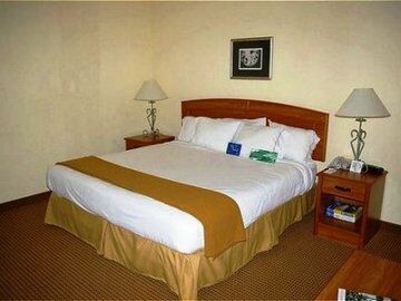 Hotel Holiday Express & Raleigh Airport At Rtp By Ihg 2*